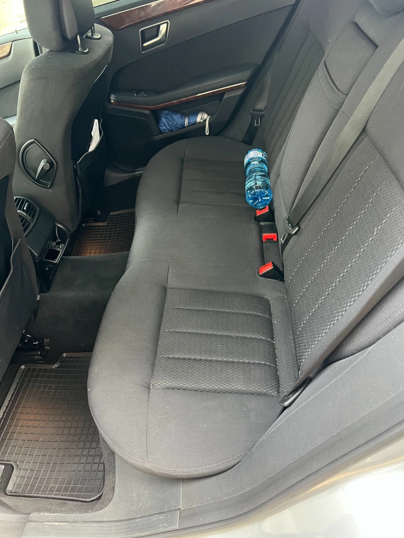 Mercedes-Benz E 220, снимка 10 - Автомобили и джипове - 52664577