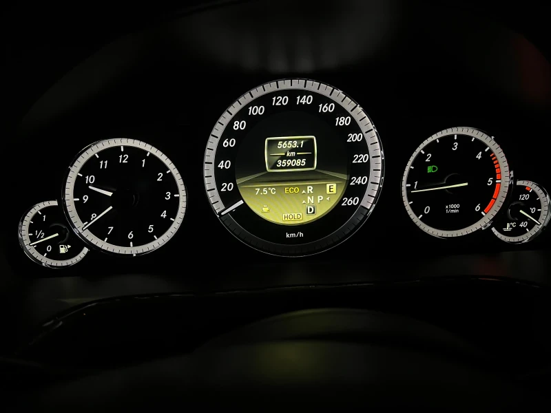Mercedes-Benz E 220, снимка 13 - Автомобили и джипове - 52664577