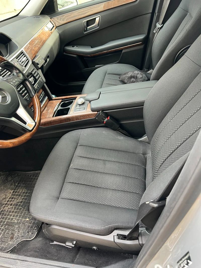 Mercedes-Benz E 220, снимка 11 - Автомобили и джипове - 52664577