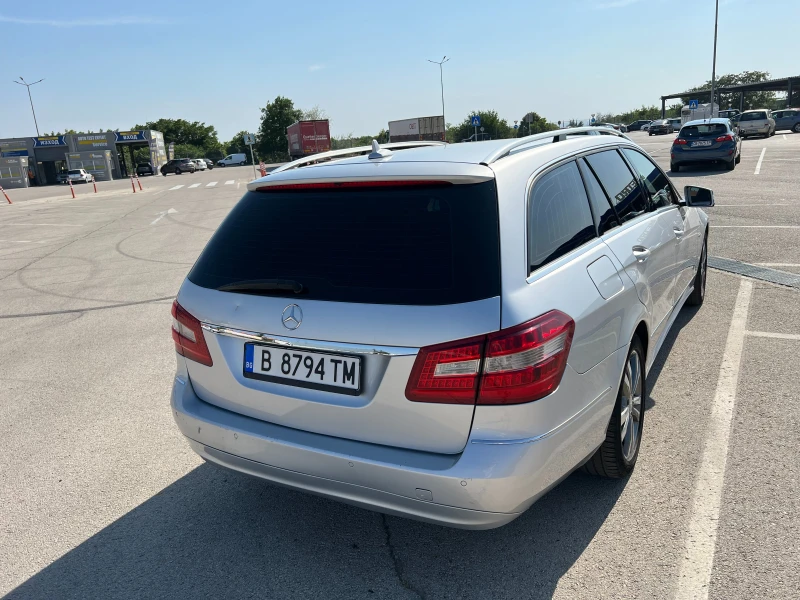 Mercedes-Benz E 220, снимка 4 - Автомобили и джипове - 52664577