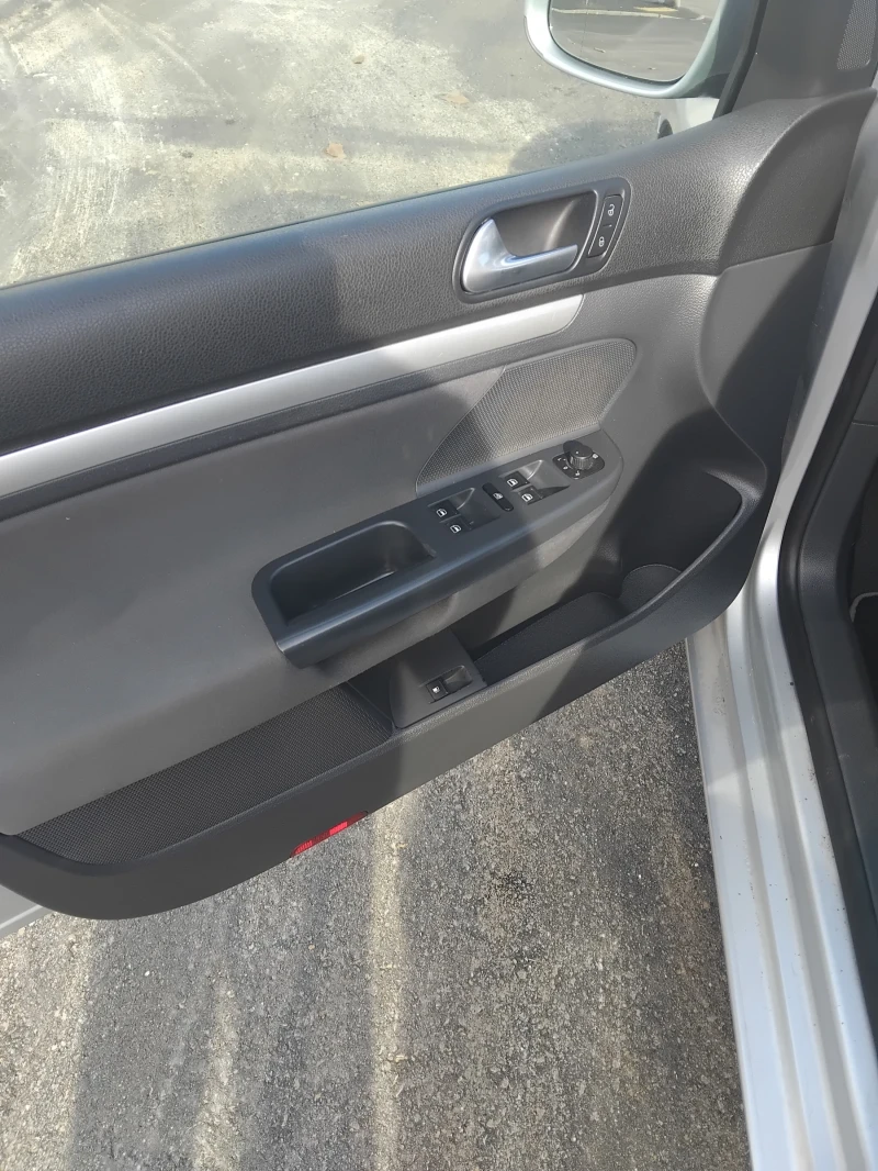 VW Golf 1.6-102k., снимка 9 - Автомобили и джипове - 52951958