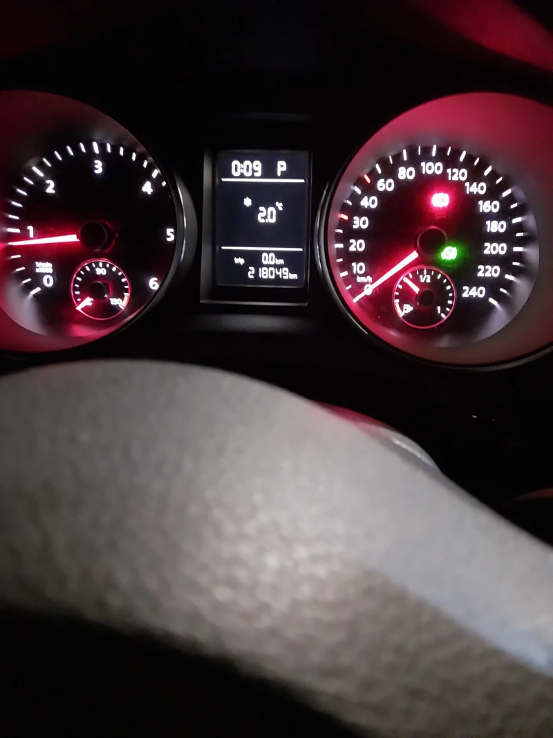 VW Golf 2.0 TDI, снимка 6 - Автомобили и джипове - 53168417