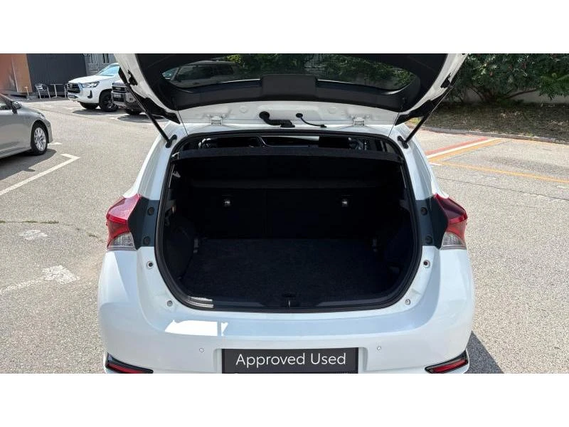 Toyota Auris HB 1.8HSD LUNA, снимка 10 - Автомобили и джипове - 56080504