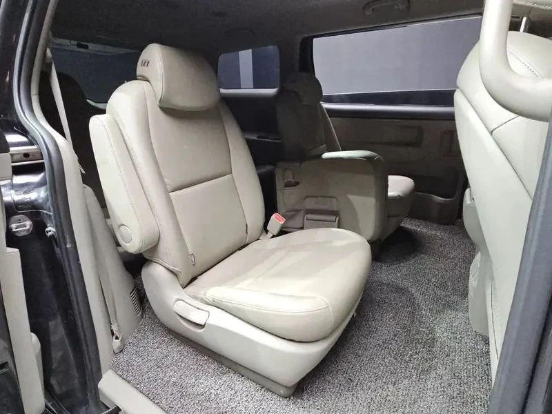 Kia Carnival, снимка 11 - Автомобили и джипове - 56689498