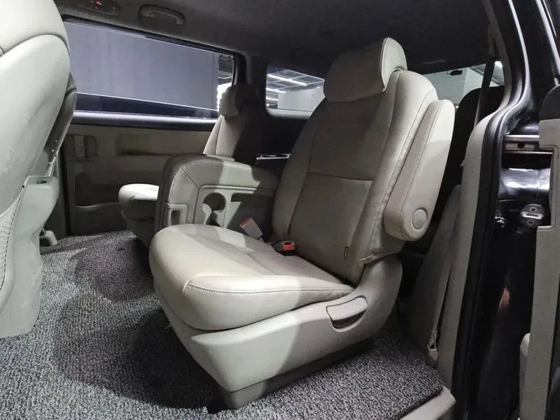 Kia Carnival, снимка 12 - Автомобили и джипове - 56689498