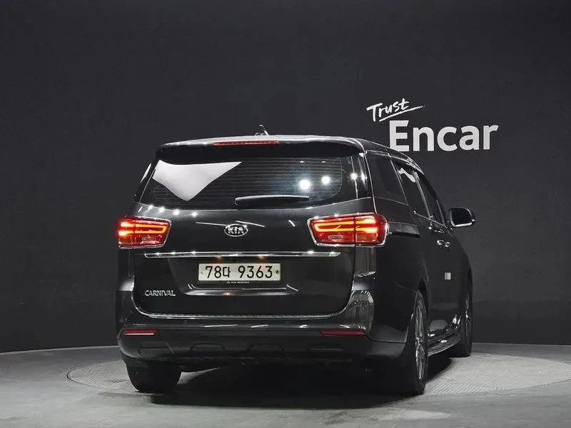 Kia Carnival, снимка 4 - Автомобили и джипове - 56689498