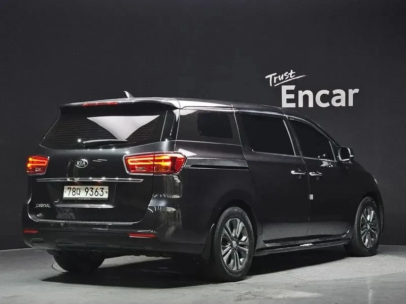 Kia Carnival, снимка 2 - Автомобили и джипове - 56689498