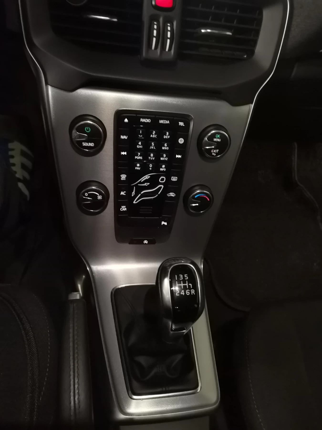 Volvo V40  - изображение 4