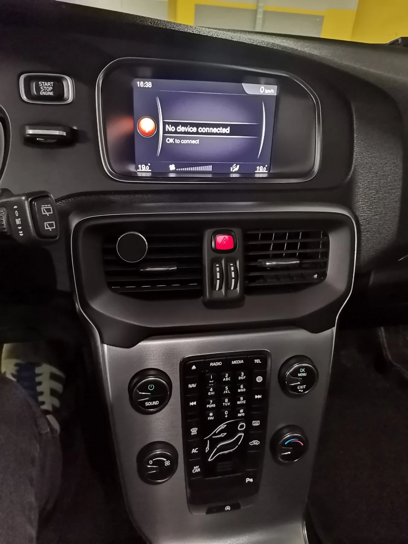 Volvo V40  - изображение 5