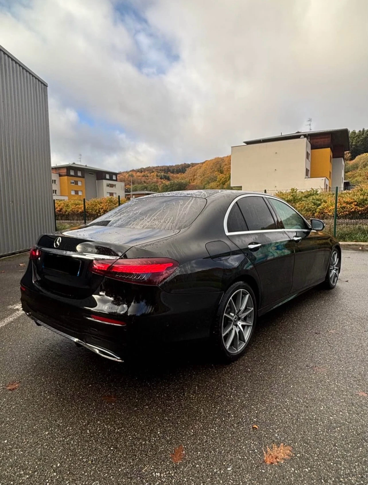 Mercedes-Benz E 220 AMG LINE - изображение 2