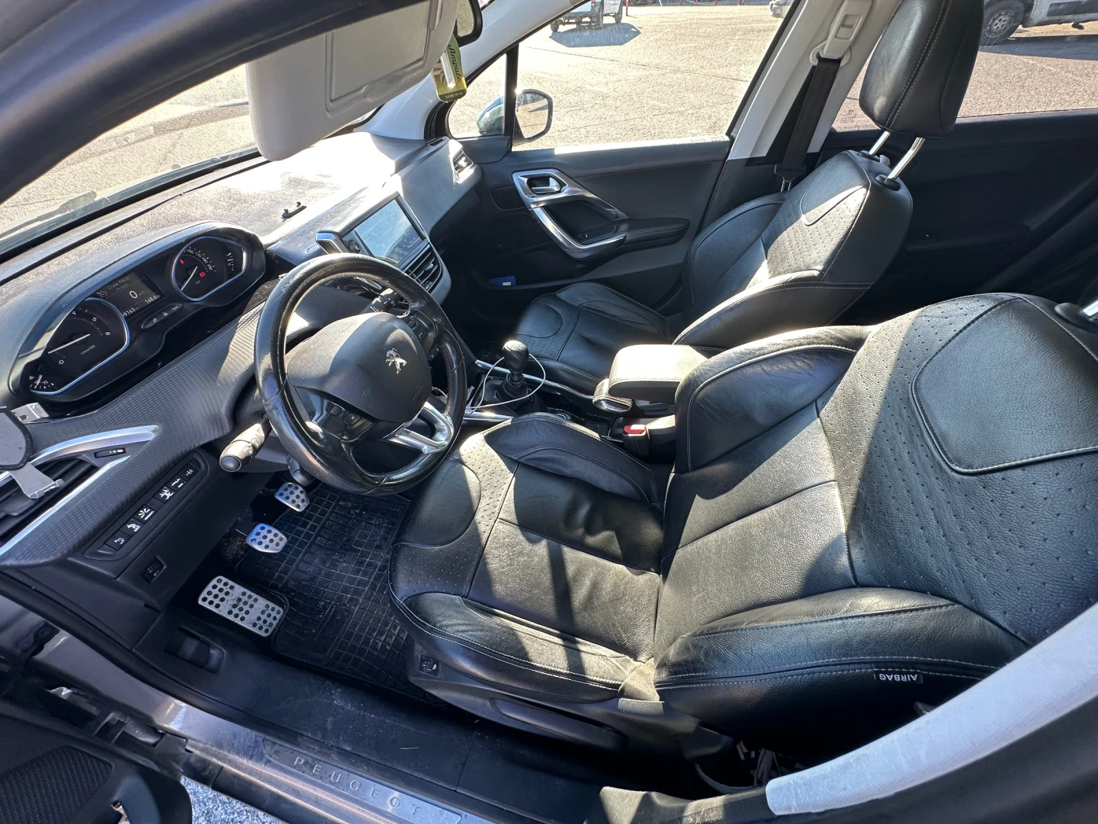 Peugeot 2008 1.6 HDI* Allure* Navi* *  *  | Mobile.bg   12