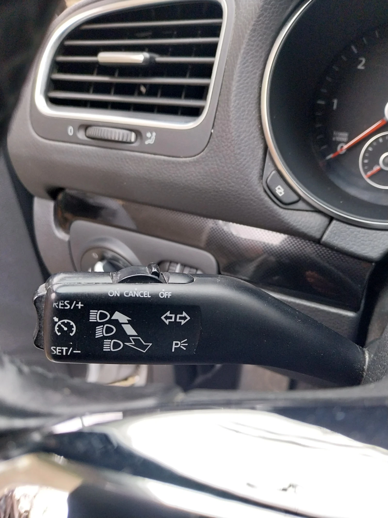 VW Golf 2.0 TDI DSG, снимка 13 - Автомобили и джипове - 53168417