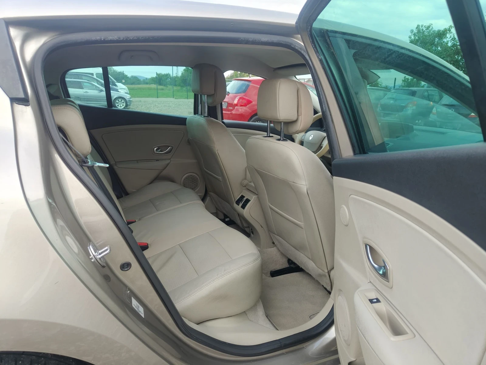 Renault Megane 1.4 TCE TURBO 131 NAVI leather interior, снимка 17 - Автомобили и джипове - 54743028