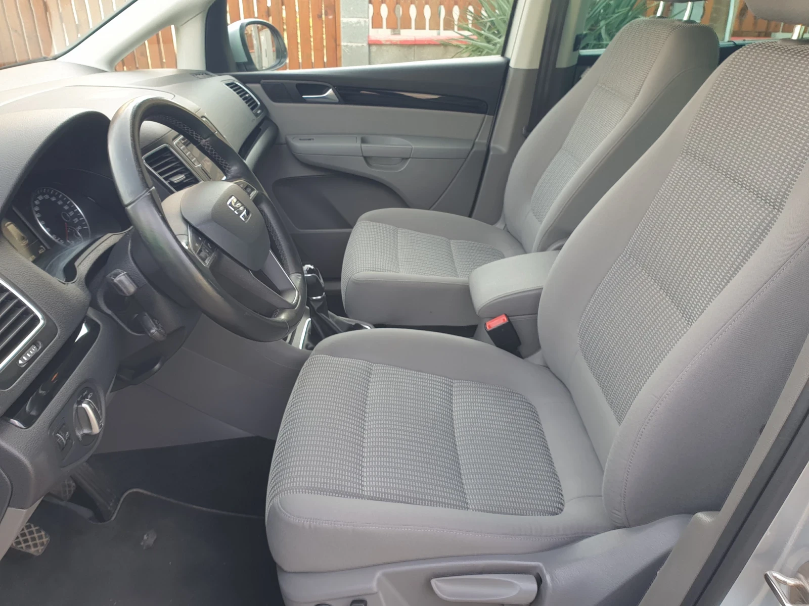 Seat Alhambra 2.0TDI, снимка 9 - Автомобили и джипове - 54859280