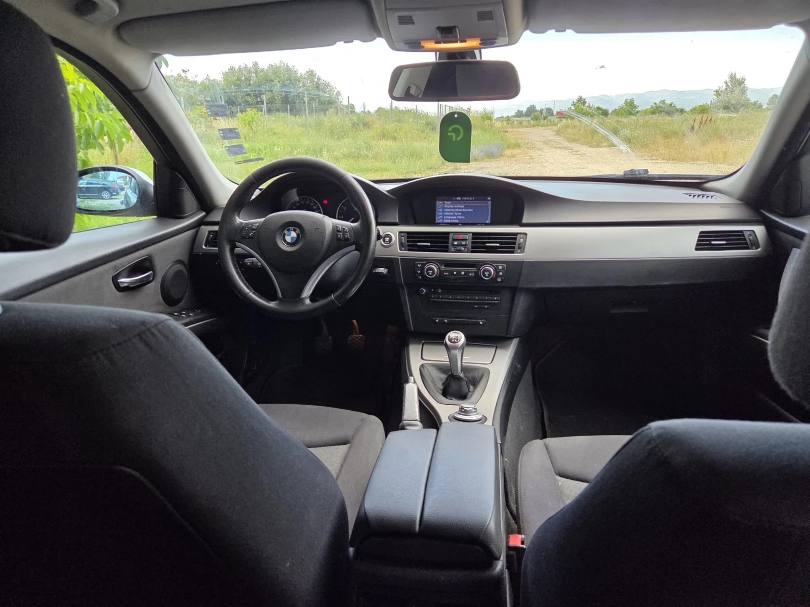 BMW 318 2.0i ПАНОРАМА НАВИГАЦИЯ ПАРКТРОНИЦИ ЦЯЛА ЗА ЧАСТИ!, снимка 2 - Автомобили и джипове - 55124435