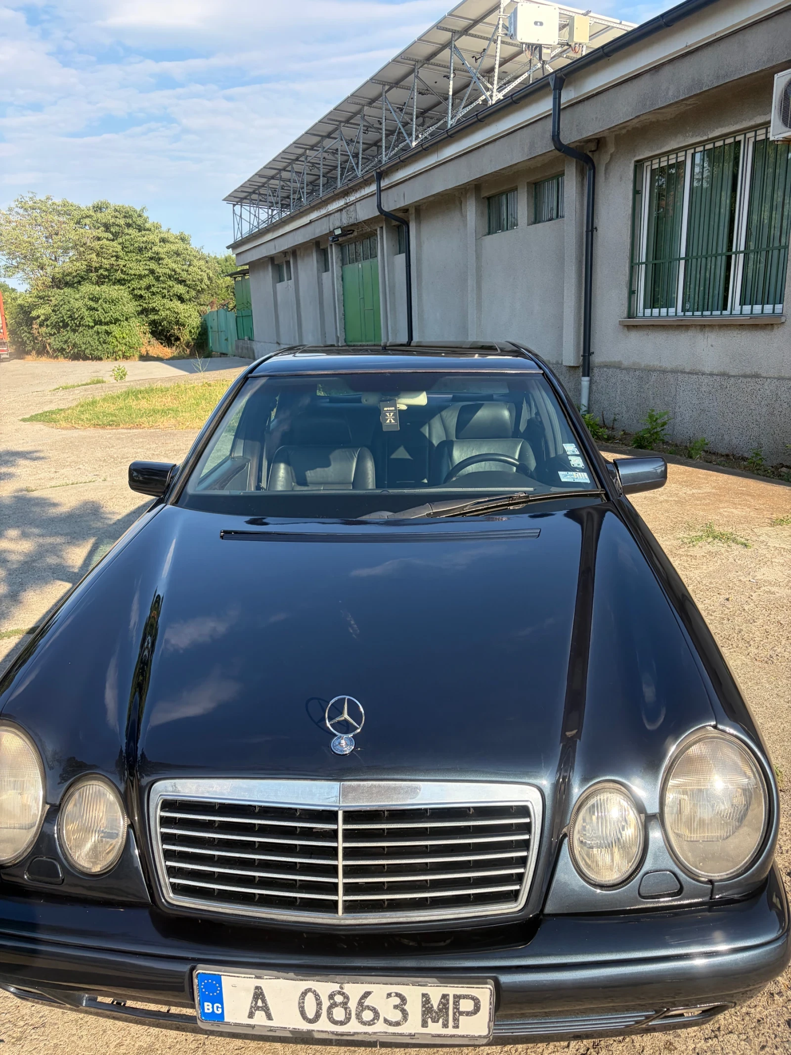 Mercedes-Benz E 230, снимка 2 - Автомобили и джипове - 55236221