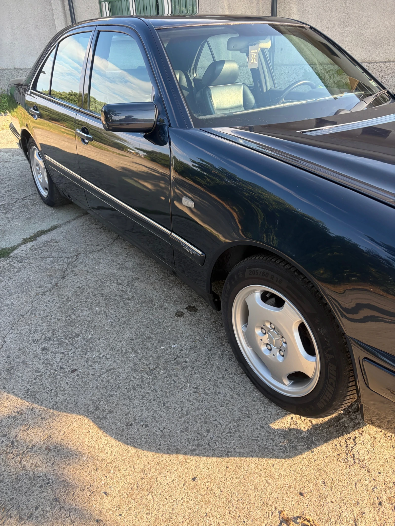 Mercedes-Benz E 230