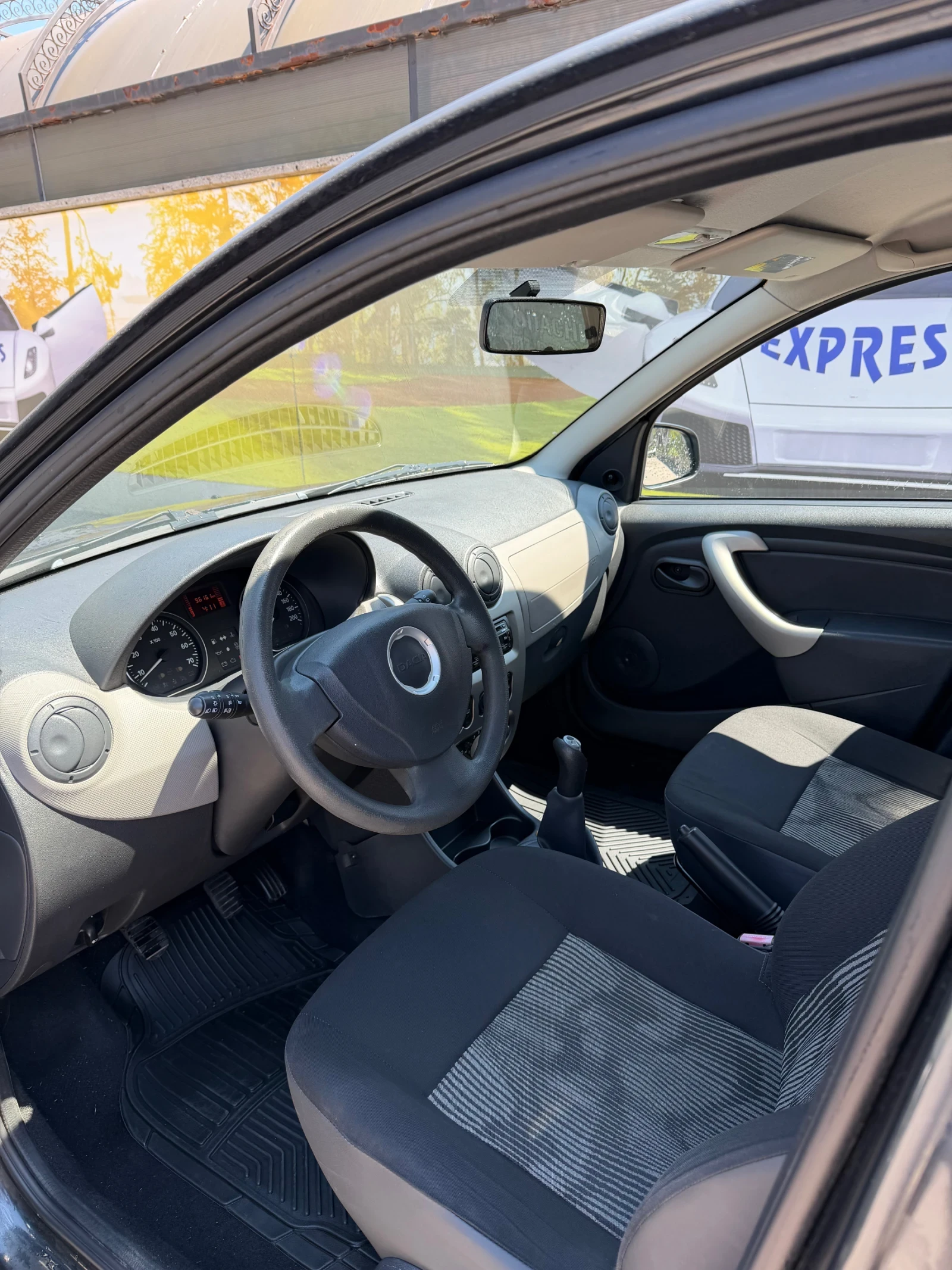 Dacia Sandero 1600, снимка 7 - Автомобили и джипове - 55527357