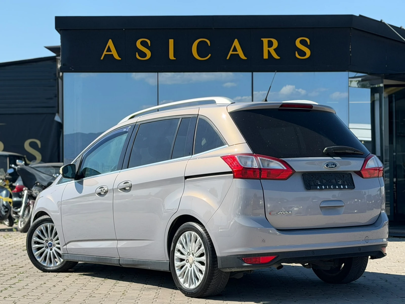 Ford Grand C-Max / 1.6 D / 116 HP / 6+ 1 / , снимка 3 - Автомобили и джипове - 55529186