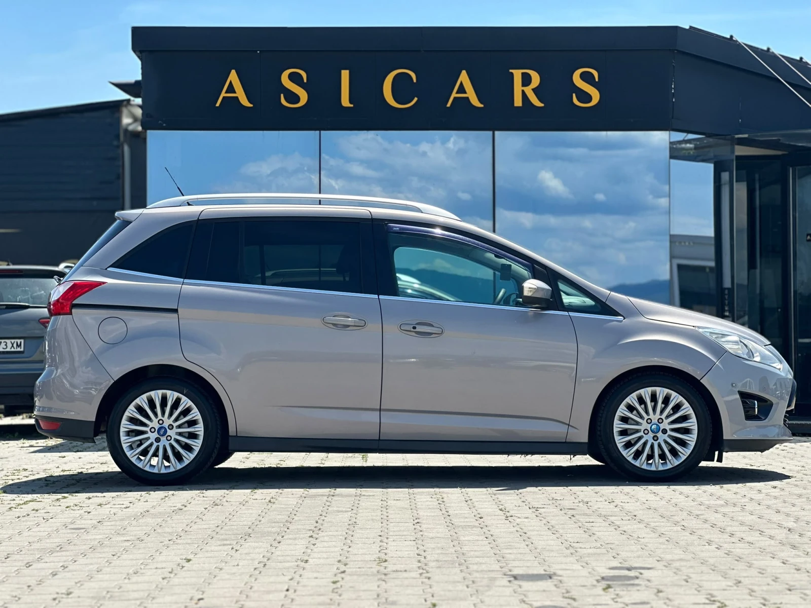 Ford Grand C-Max / 1.6 D / 116 HP / 6+ 1 / , снимка 6 - Автомобили и джипове - 55529186
