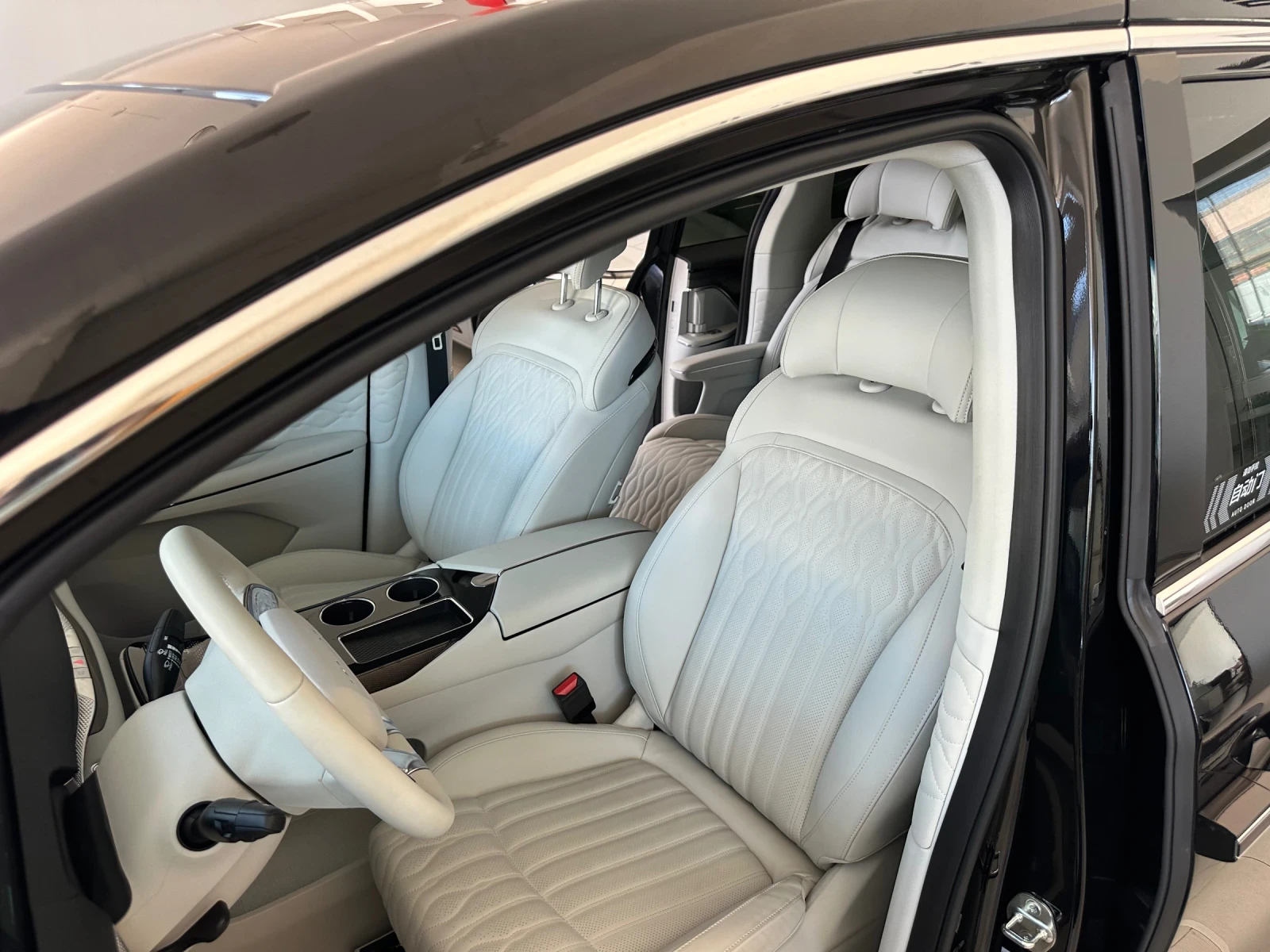 DONGFENG V9 HEV 6+ 1 места, снимка 11 - Автомобили и джипове - 55695163