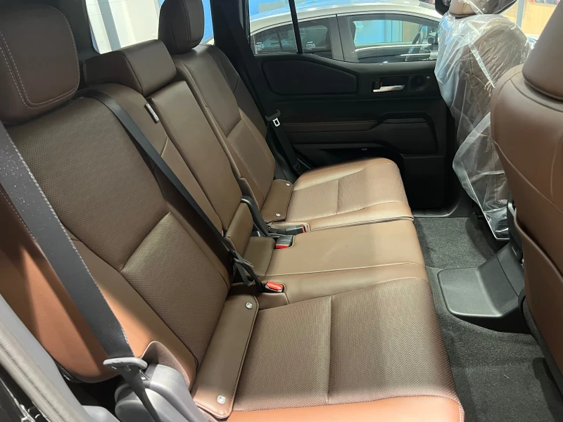 Toyota Land cruiser Luxury 2.8 8A/T , снимка 8 - Автомобили и джипове - 52201512