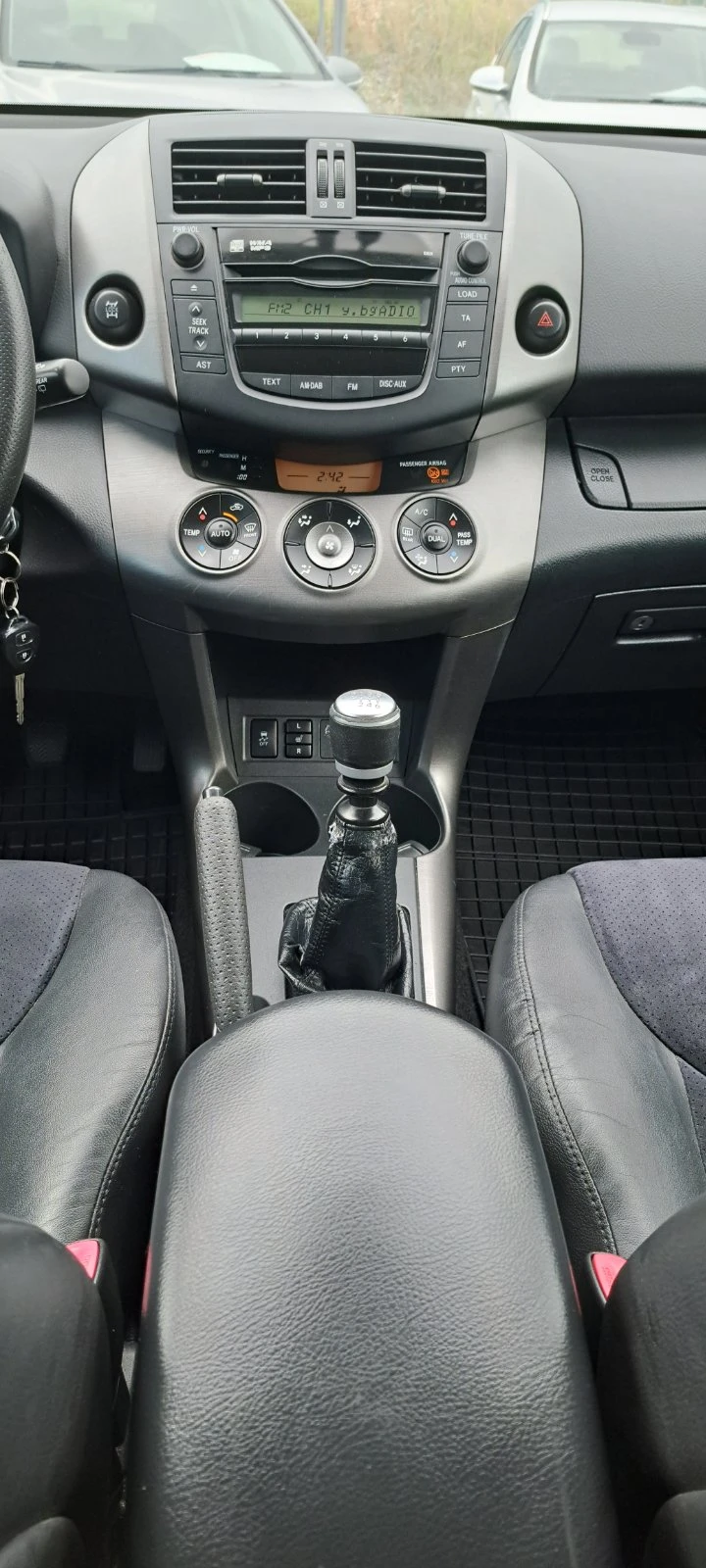 Toyota Rav4 2.0i Бензин 4х4 158кс. EURO5 , снимка 14 - Автомобили и джипове - 55137080