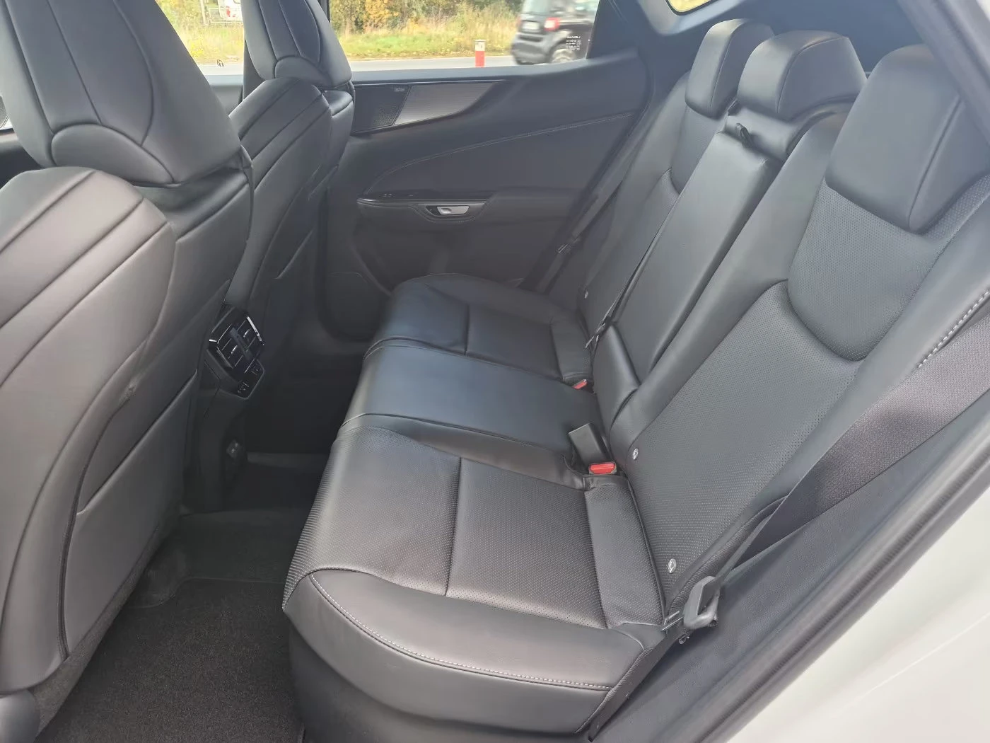 Lexus NX 300h SPORT/243HP/PANO/360/MEMO/HUD/NAVI/LED/320g - изображение 6