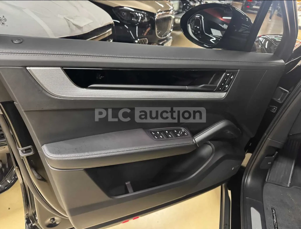 Porsche Cayenne, снимка 11 - Автомобили и джипове - 54247464