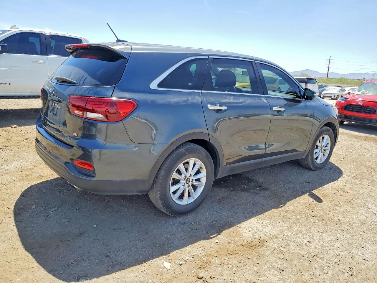Kia Sorento 2.4l LX GDI * Реални километри* , снимка 3 - Автомобили и джипове - 54519453