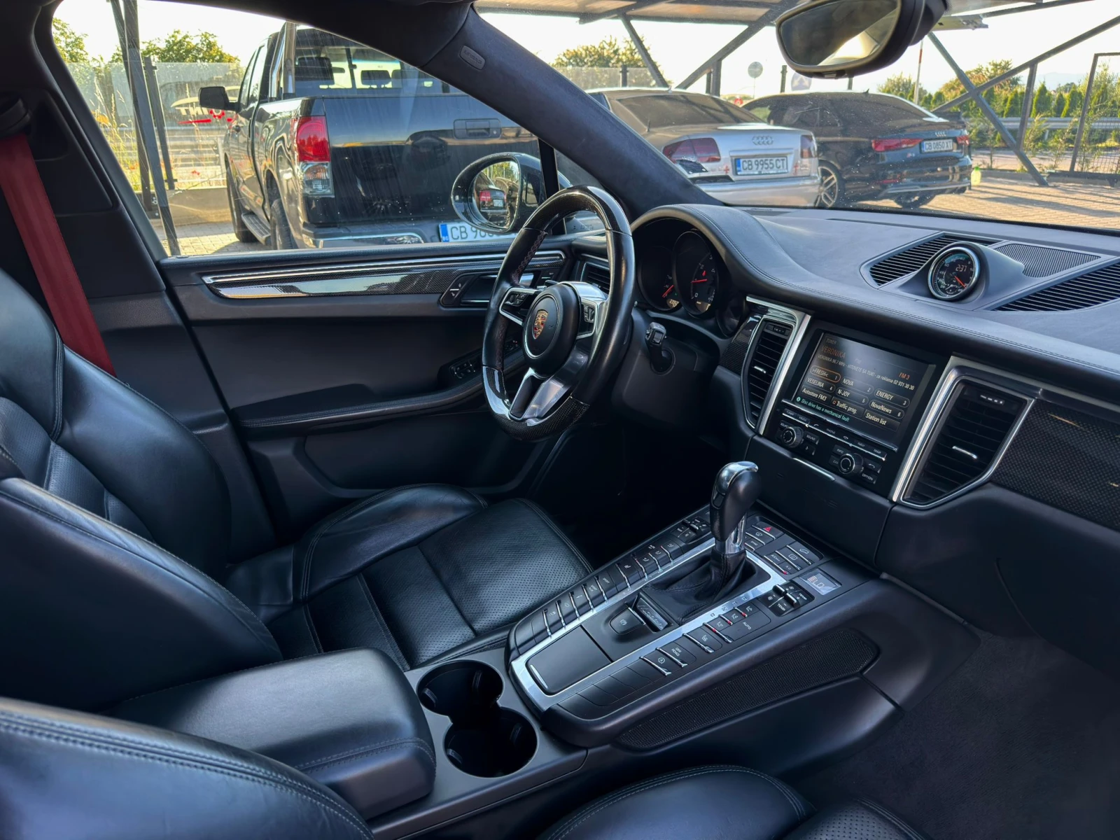 Porsche Macan * turbo* 400hp* burmester* carbon* , снимка 8 - Автомобили и джипове - 54932758