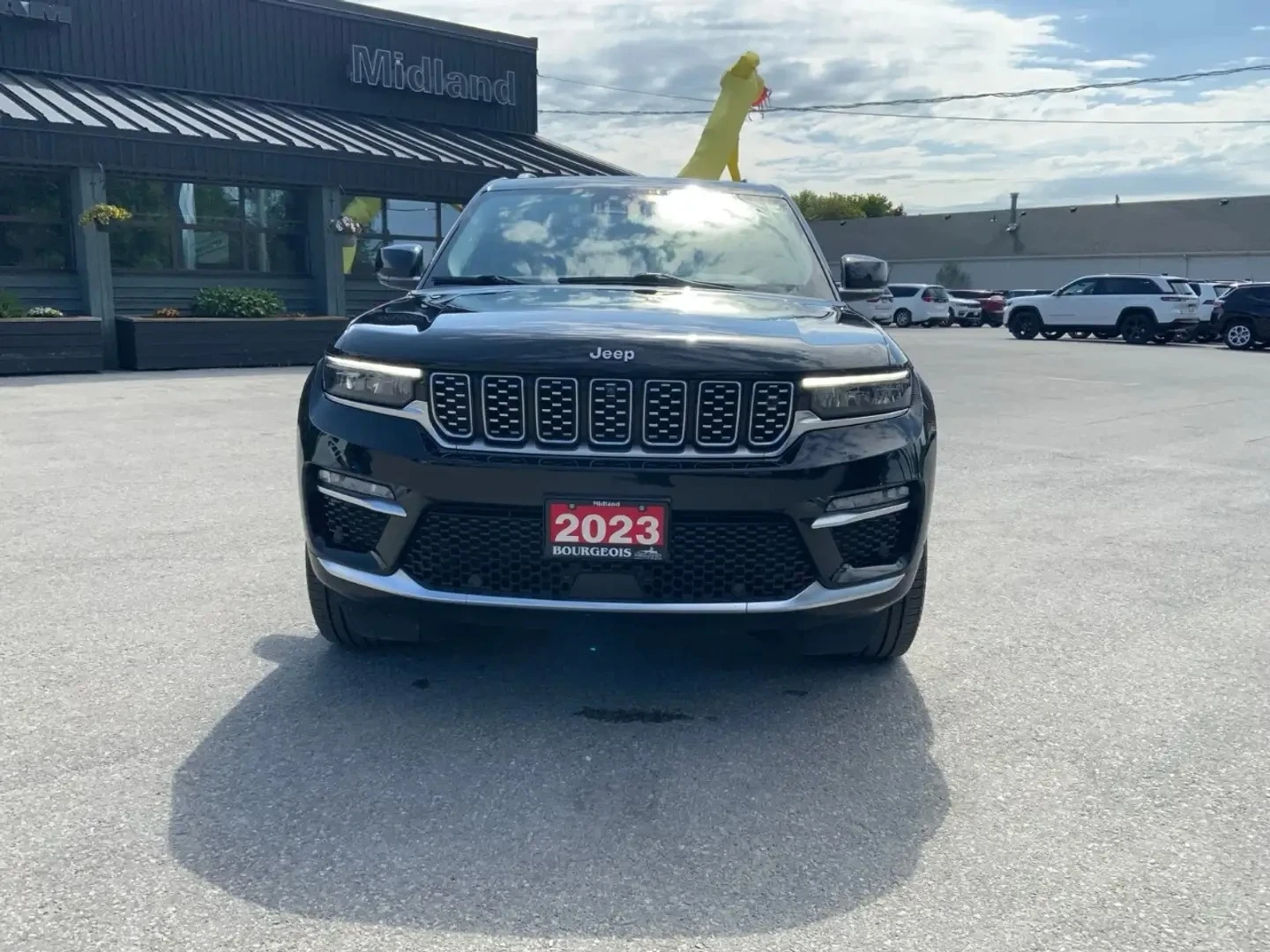 Jeep Grand cherokee 2023 SUMMIT | 5.7 HEMI | CARFAX | MCINTOSH Audio, снимка 2 - Автомобили и джипове - 56183782