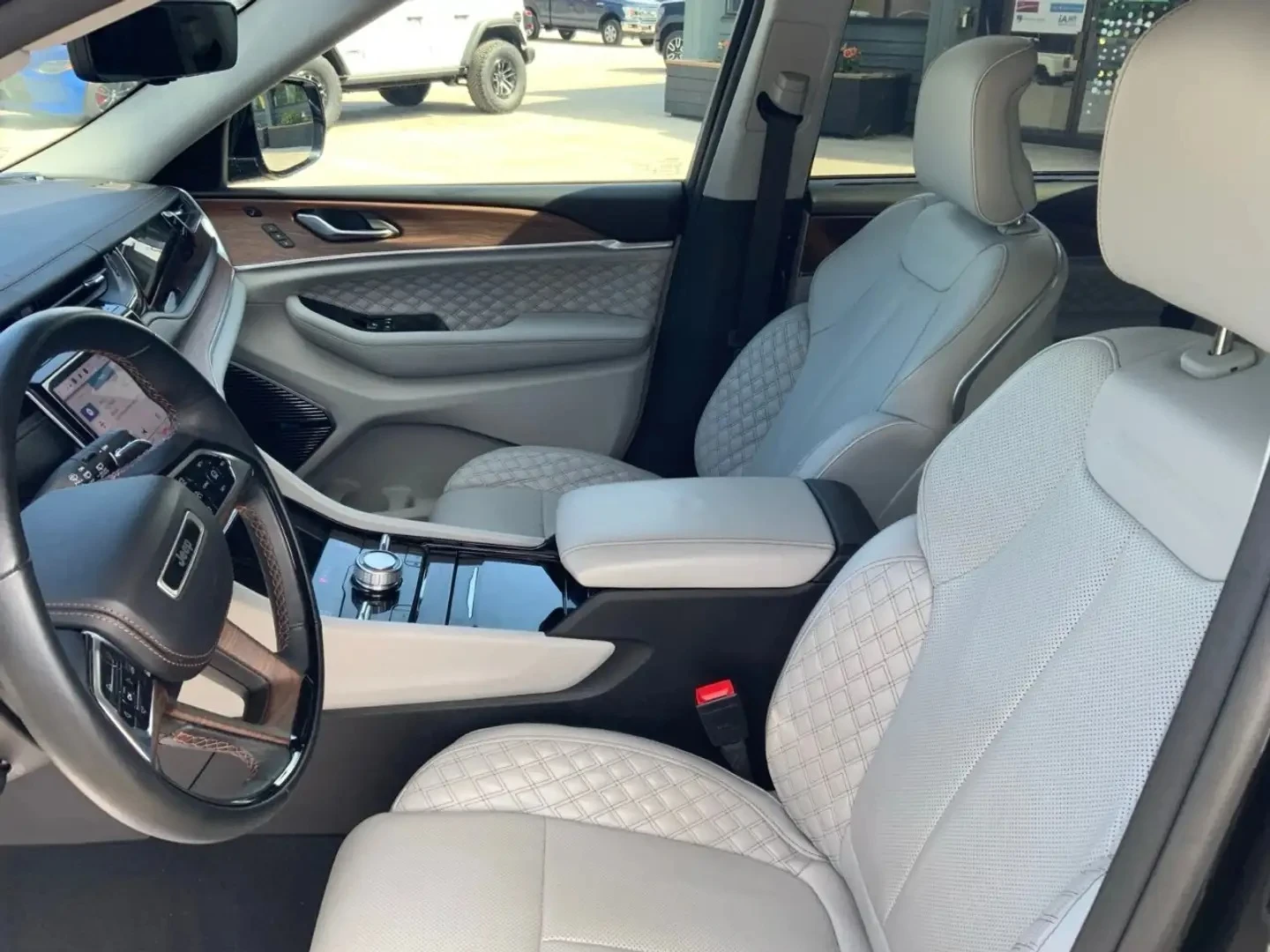 Jeep Grand cherokee 2023 SUMMIT | 5.7 HEMI | CARFAX | MCINTOSH Audio, снимка 7 - Автомобили и джипове - 56183782