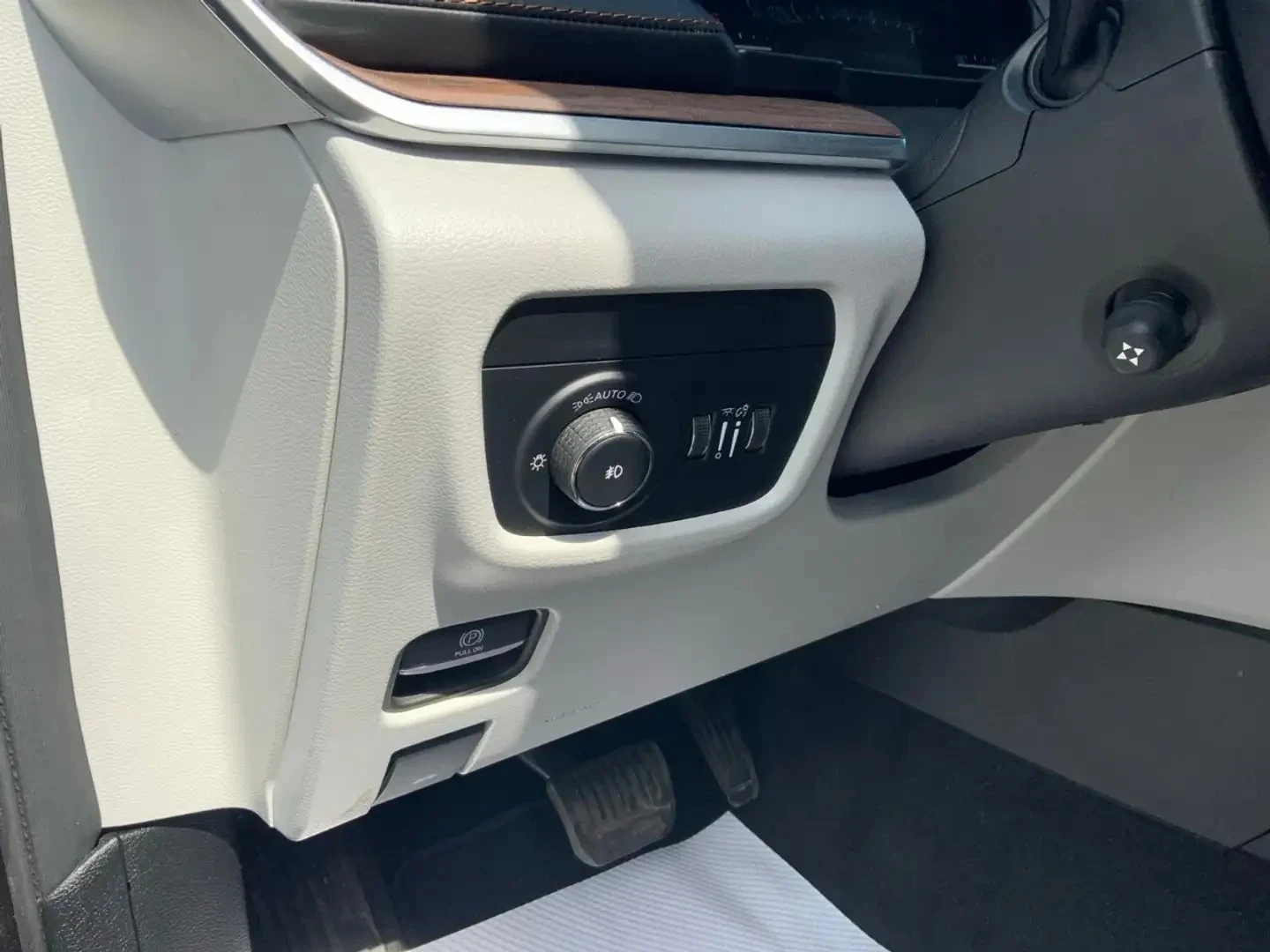 Jeep Grand cherokee 2023 SUMMIT | 5.7 HEMI | CARFAX | MCINTOSH Audio, снимка 14 - Автомобили и джипове - 56183782