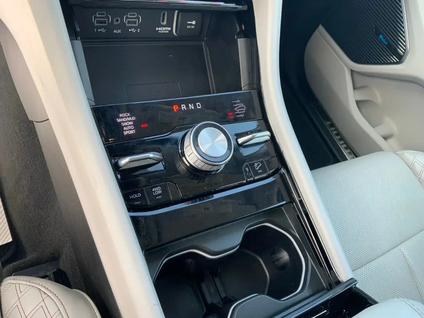 Jeep Grand cherokee 2023 SUMMIT | 5.7 HEMI | CARFAX | MCINTOSH Audio, снимка 11 - Автомобили и джипове - 56183782