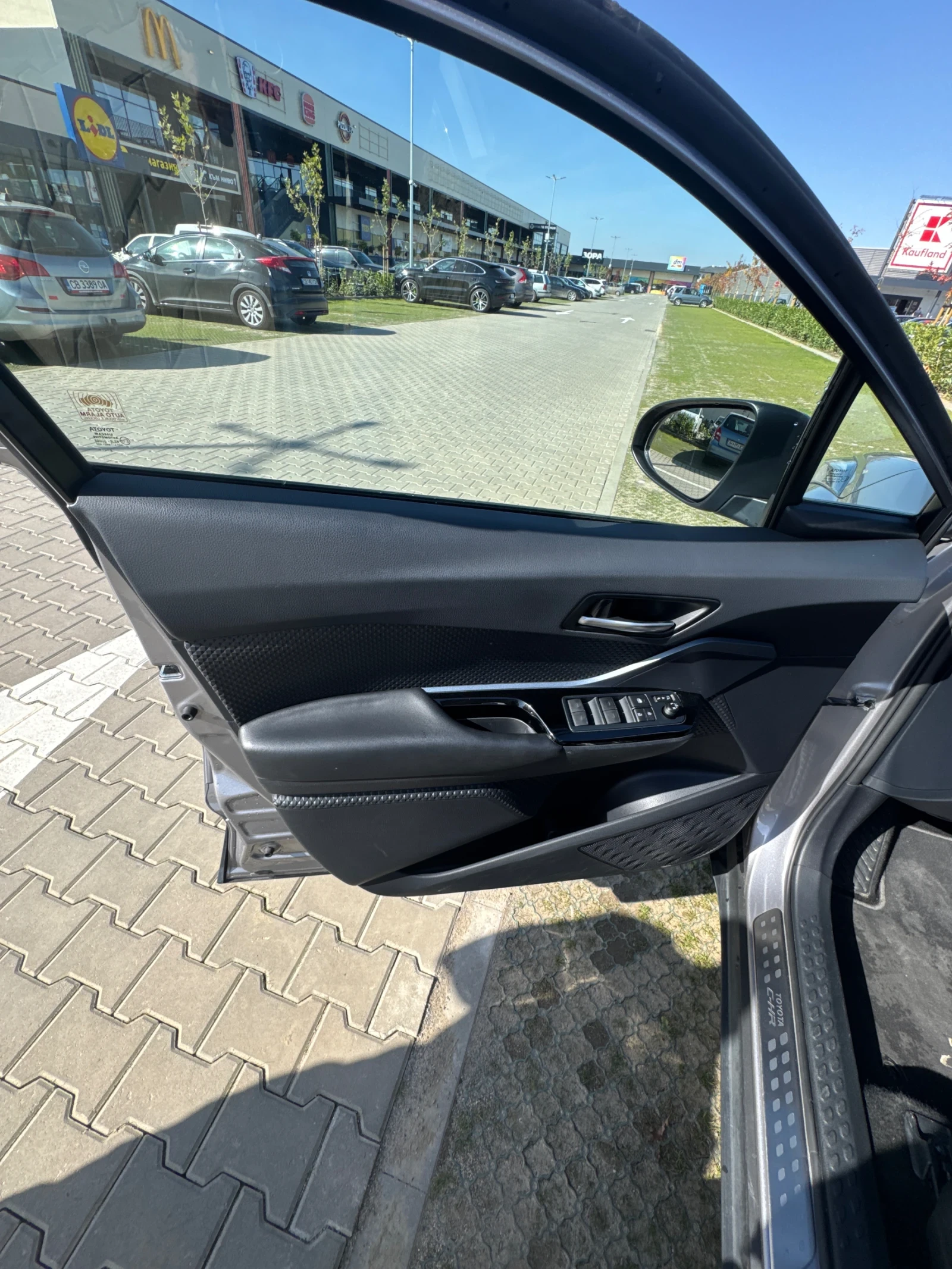 Toyota C-HR, снимка 12 - Автомобили и джипове - 56602772