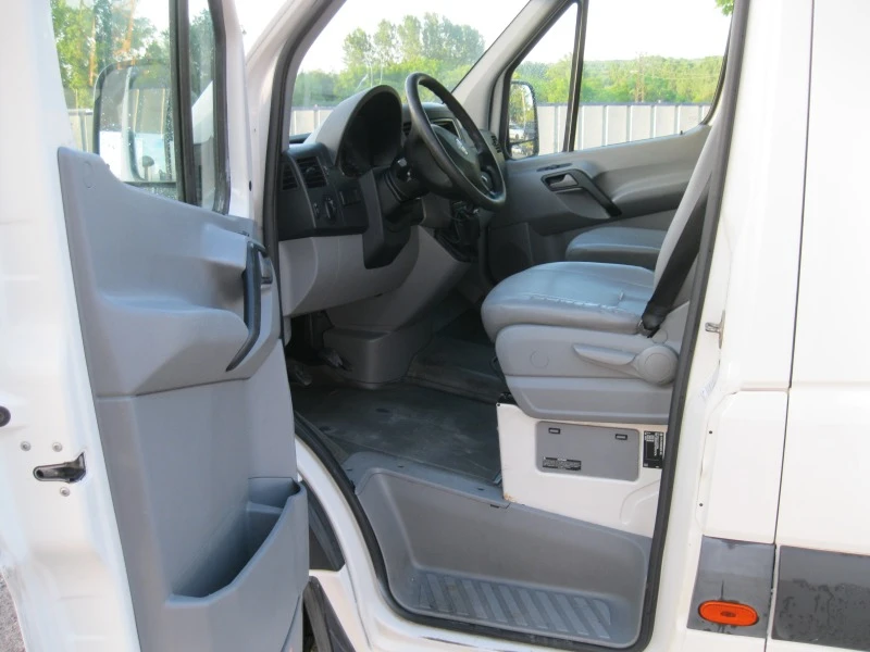 VW Crafter 2.5 -109 кс, снимка 8 - Бусове и автобуси - 45828771