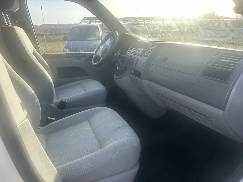 VW T5, снимка 10 - Бусове и автобуси - 47765600