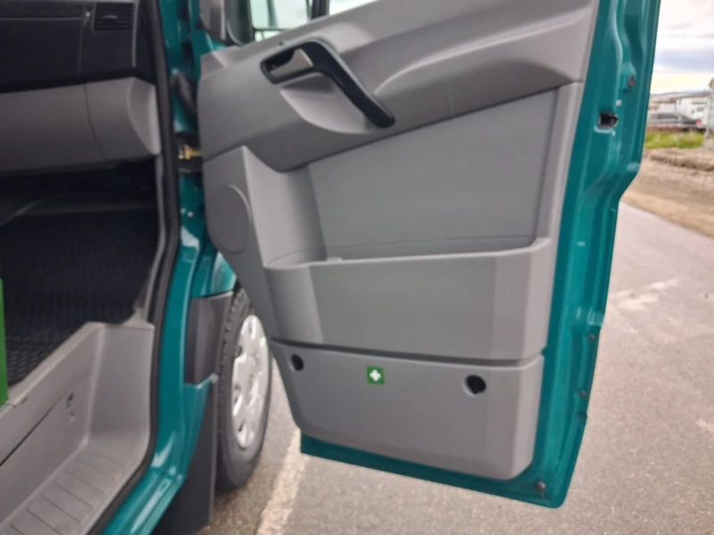 VW Crafter 163кс клима нави топ състояние 9 места, снимка 9 - Бусове и автобуси - 52494728