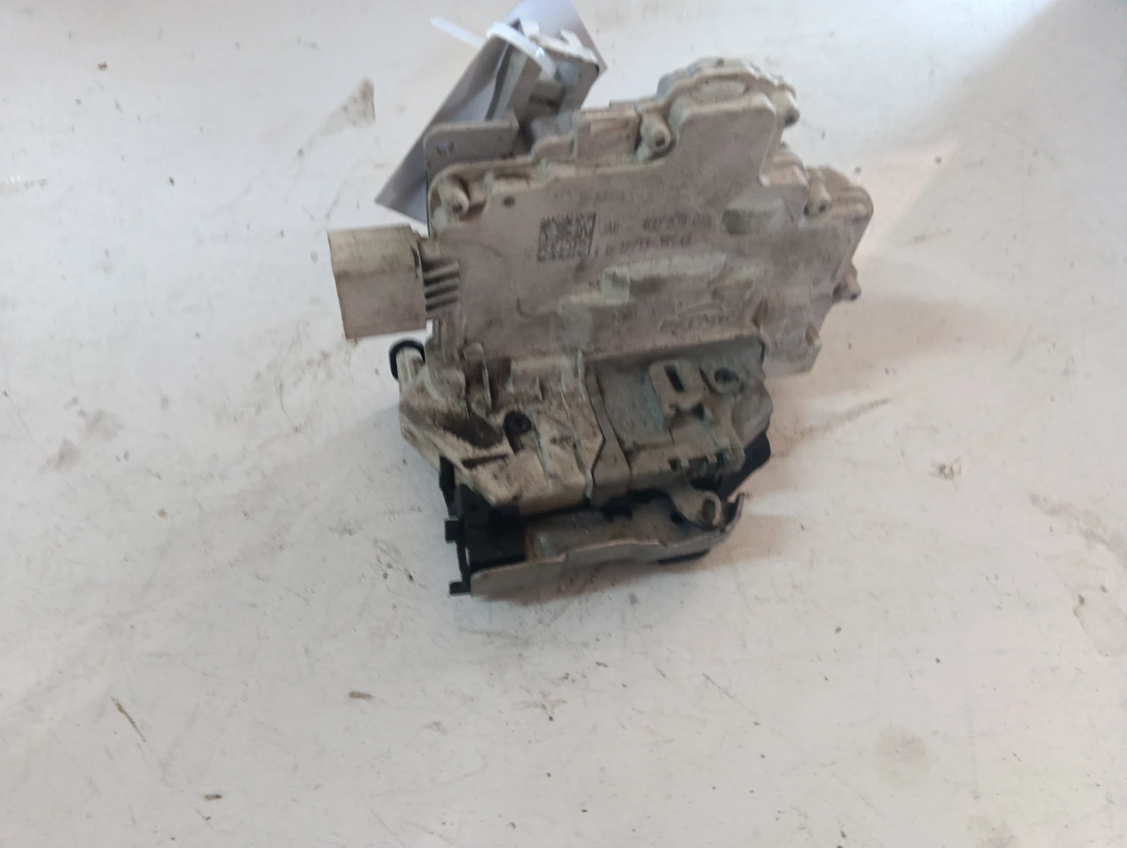 брава (задна лява) 4G0839015 Audi A6