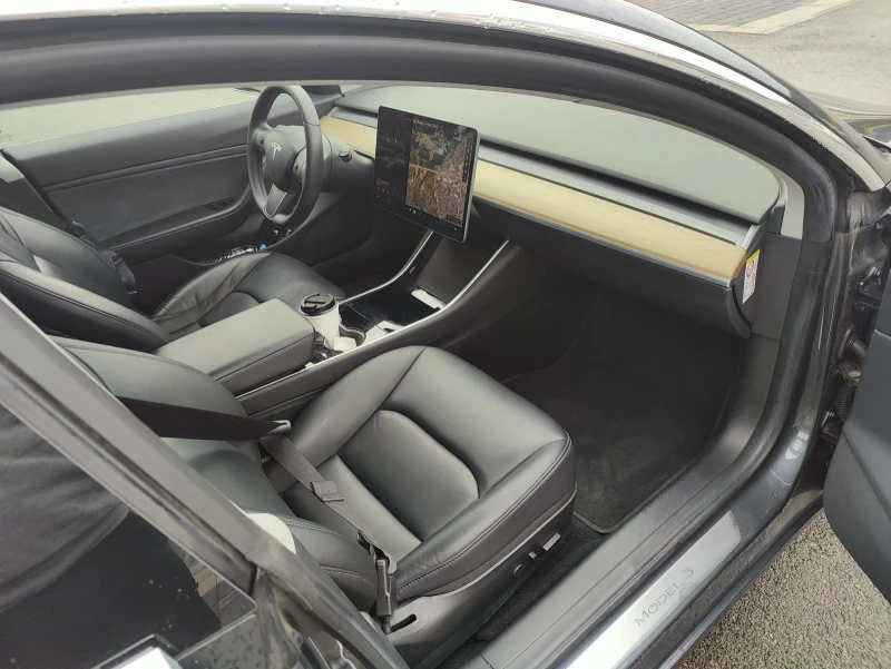 Tesla Model 3 Long range, снимка 13 - Автомобили и джипове - 51430752