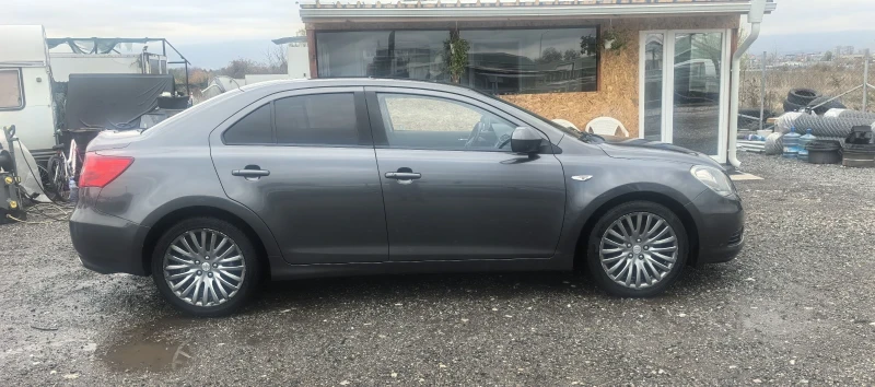 Suzuki Kizashi 2.4 4х4, снимка 4 - Автомобили и джипове - 52315036