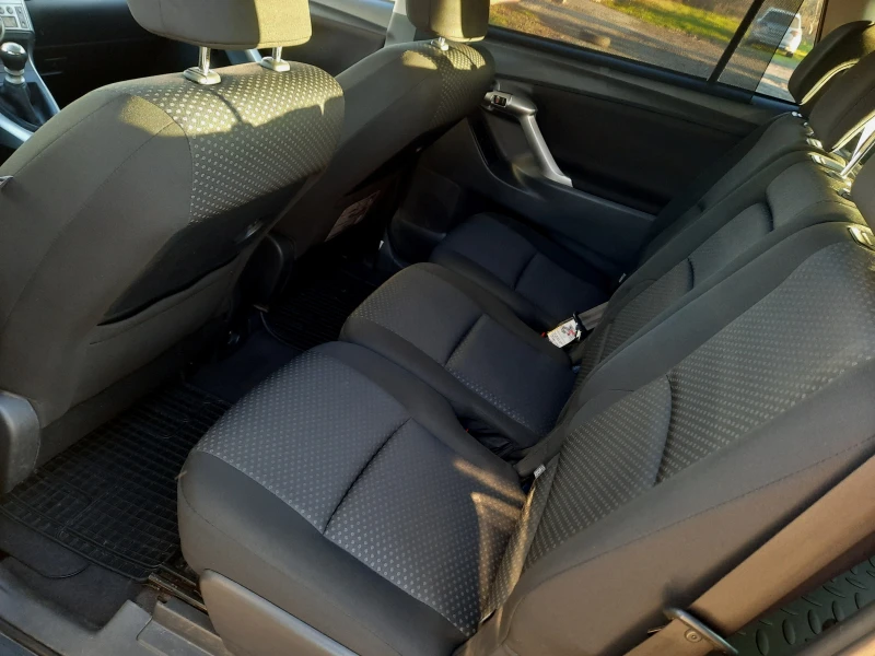 Toyota Verso 2.0 D-4D, снимка 6 - Автомобили и джипове - 52740002