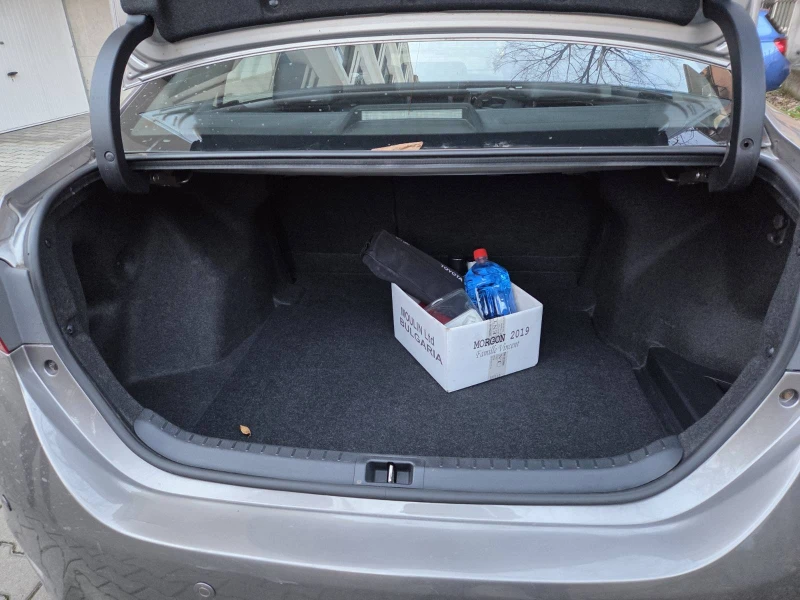 Toyota Corolla 1.6, снимка 17 - Автомобили и джипове - 53114627