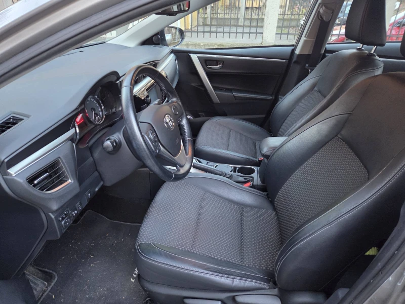 Toyota Corolla 1.6, снимка 13 - Автомобили и джипове - 53114627