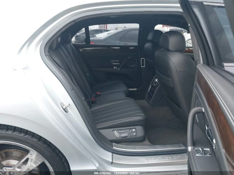 Bentley Flying Spur 4.0L V8 500кс * Реална цена* , снимка 8 - Автомобили и джипове - 53421604