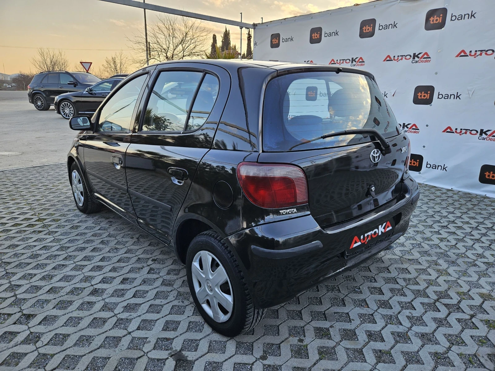 Toyota Yaris 1.4i-75кс= КЛИМАТИК= 5ВРАТИ - изображение 5