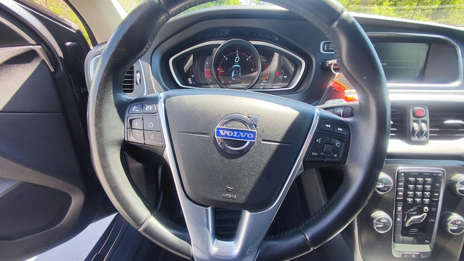 Volvo V40  1.6 D2 115к.с., 6ск. NAVI Euro5 - изображение 9