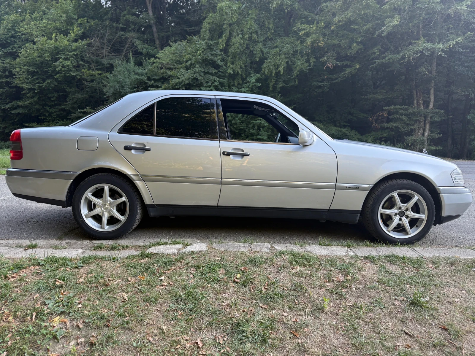 Mercedes-Benz C 180 ELEGANCE - изображение 3