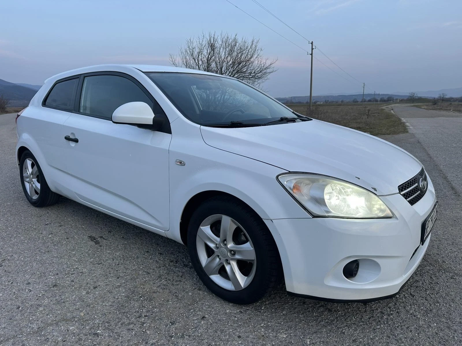 Kia Ceed 1.6 * LPG* NAVI* , снимка 2 - Автомобили и джипове - 53712286